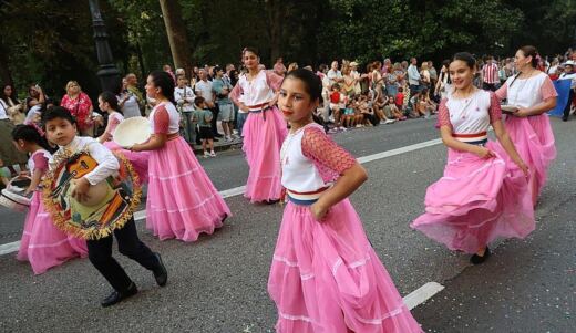 Oviedo corta el centro este sábado por el Desfile de América: todo lo que necesitas saber si coges el coche