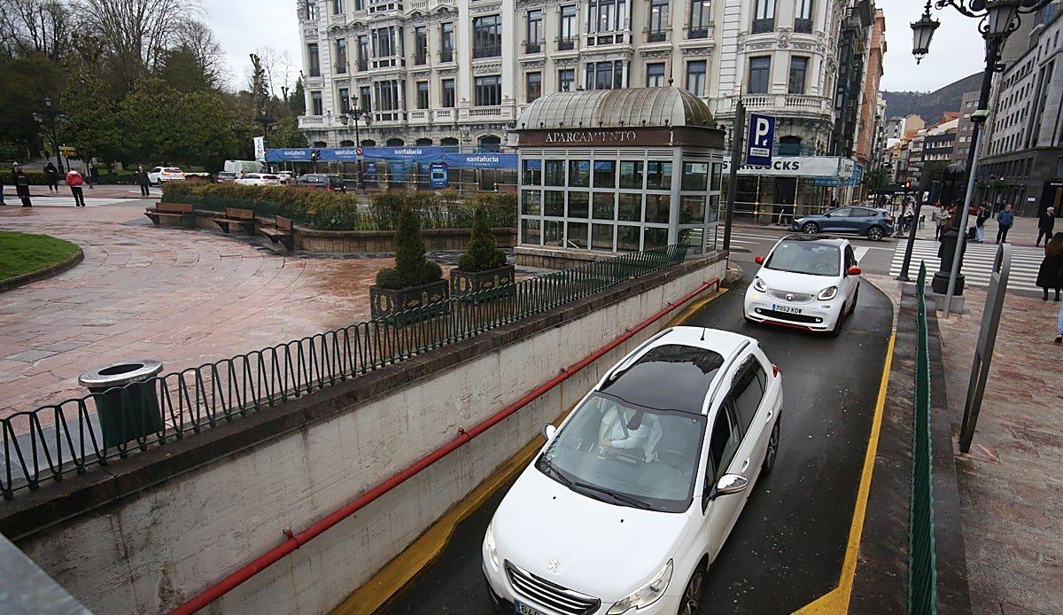 El Defensor del Pueblo abre actuaciones contra el Ayuntamiento de Oviedo por retirar antes de plazo los documentos del parkin
