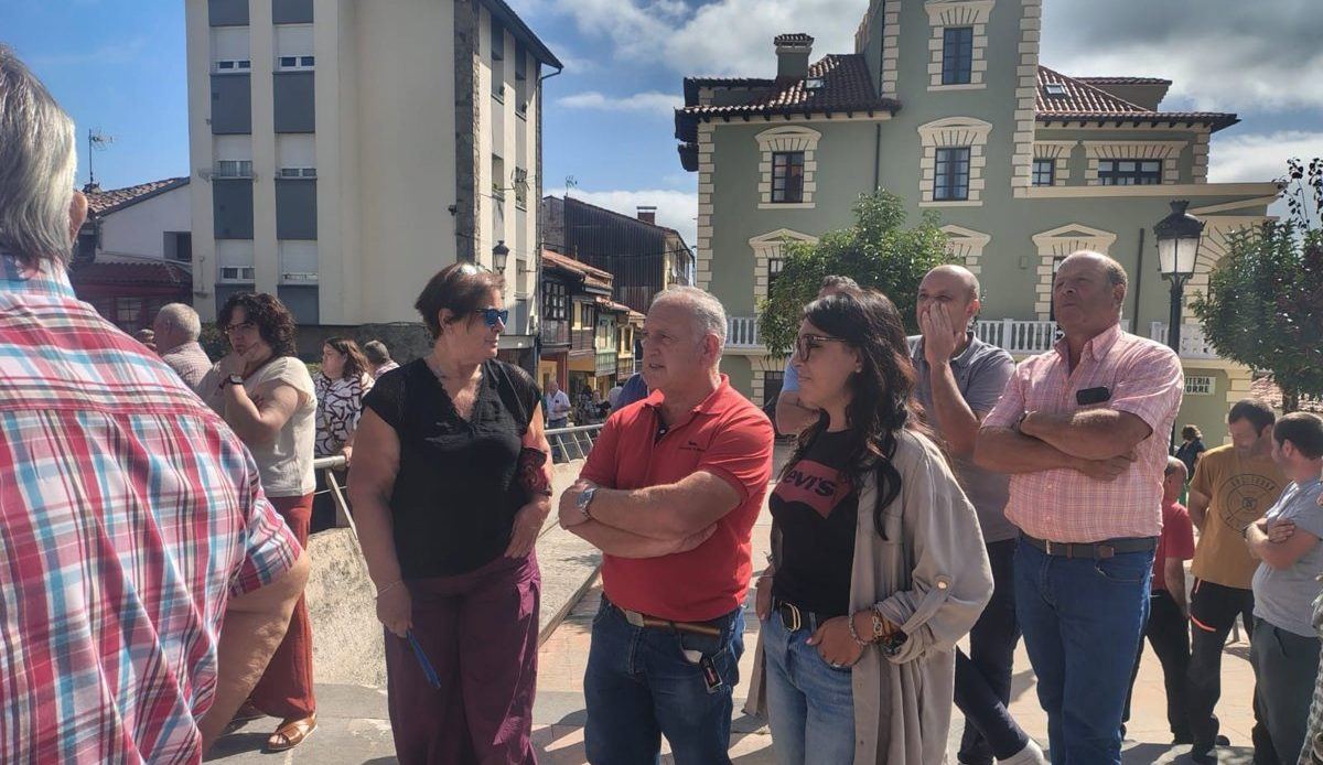Los ganaderos asturianos claman contra el lobo mientras Vox denuncia que el Principado les da la espalda