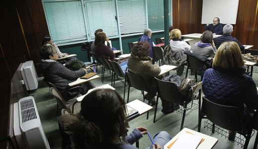 El PSOE de Oviedo reclama saber cuántos vecinos se quedan sin plaza en la Universidad Popular y pide llevar sus cursos al rur