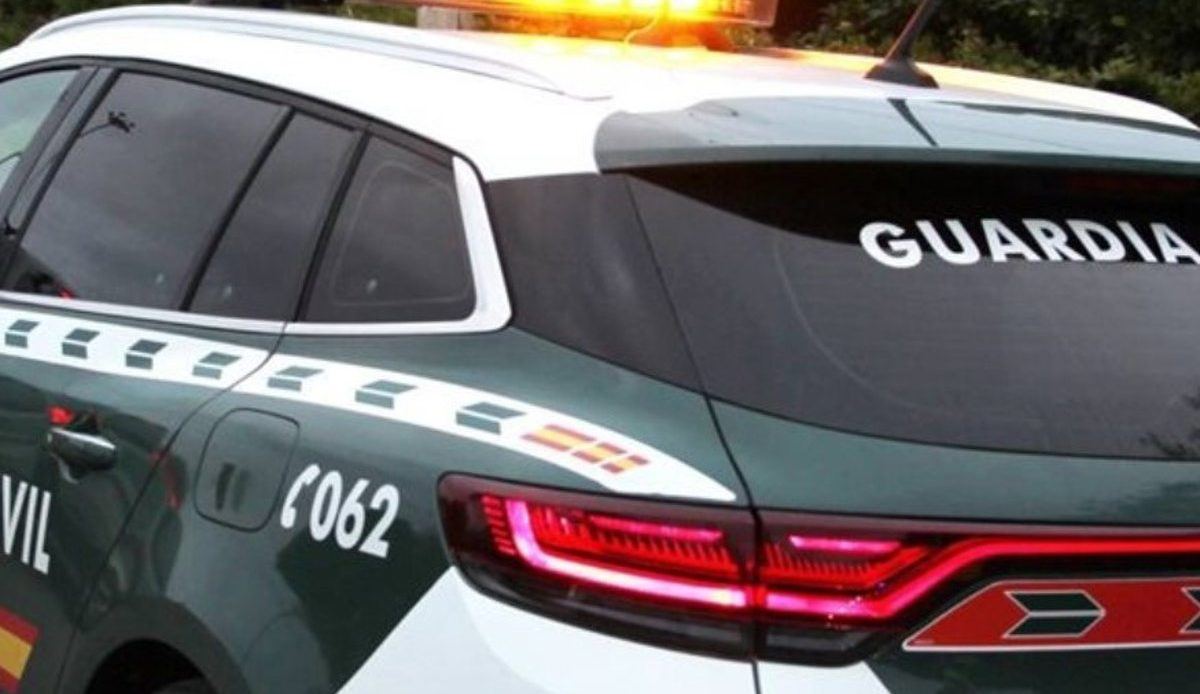 Una tormenta tumba árboles sobre la A-66 en Oviedo y corta el tráfico durante horas