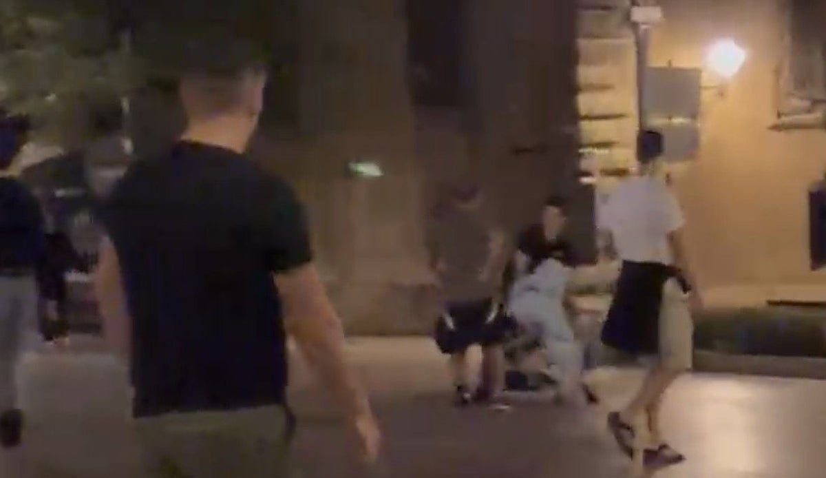 Una paliza ultra en plenas fiestas de San Mateo sacude a Oviedo: dos activistas, hospitalizados tras una brutal agresión con