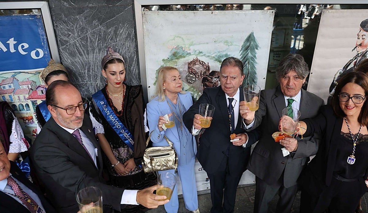 Canteli hace balance positivo de San Mateo y esquiva las preguntas sobre la agresión en la plaza de la Catedral