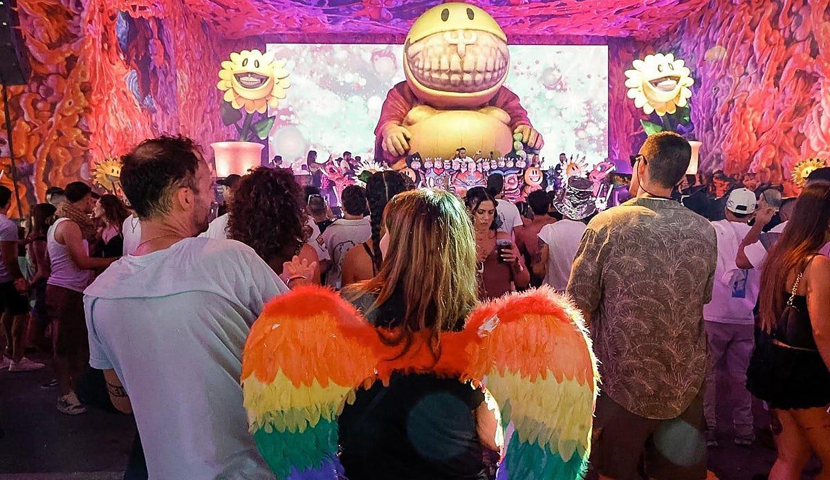 Oviedo se rinde a diez mil personas ante la fiesta electrónica más grande de Europa