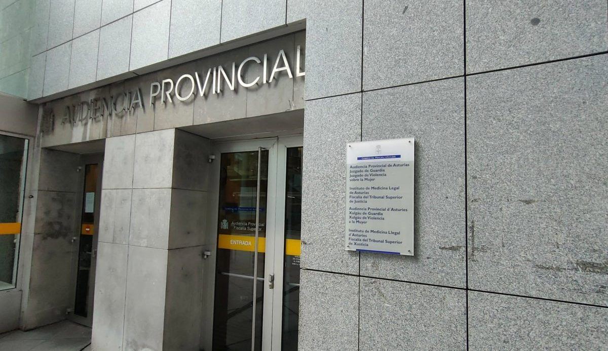 Una pareja de Avilés se sienta en el banquillo acusada de convertir su casa en un punto de venta de cocaína, heroína y hachís