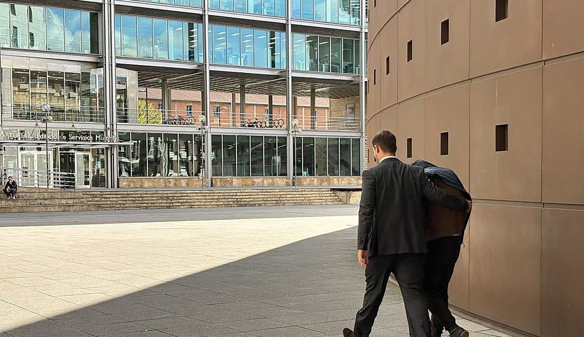 Los cinco agresores de San Mateo salen en libertad con orden de alejamiento tras ser acusados de delito de odio