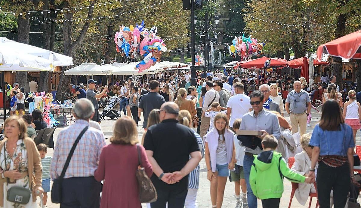 Oviedo se vuelca con San Mateo: Bertín Osborne, teatro, rock y casetas para un sábado con agenda repleta