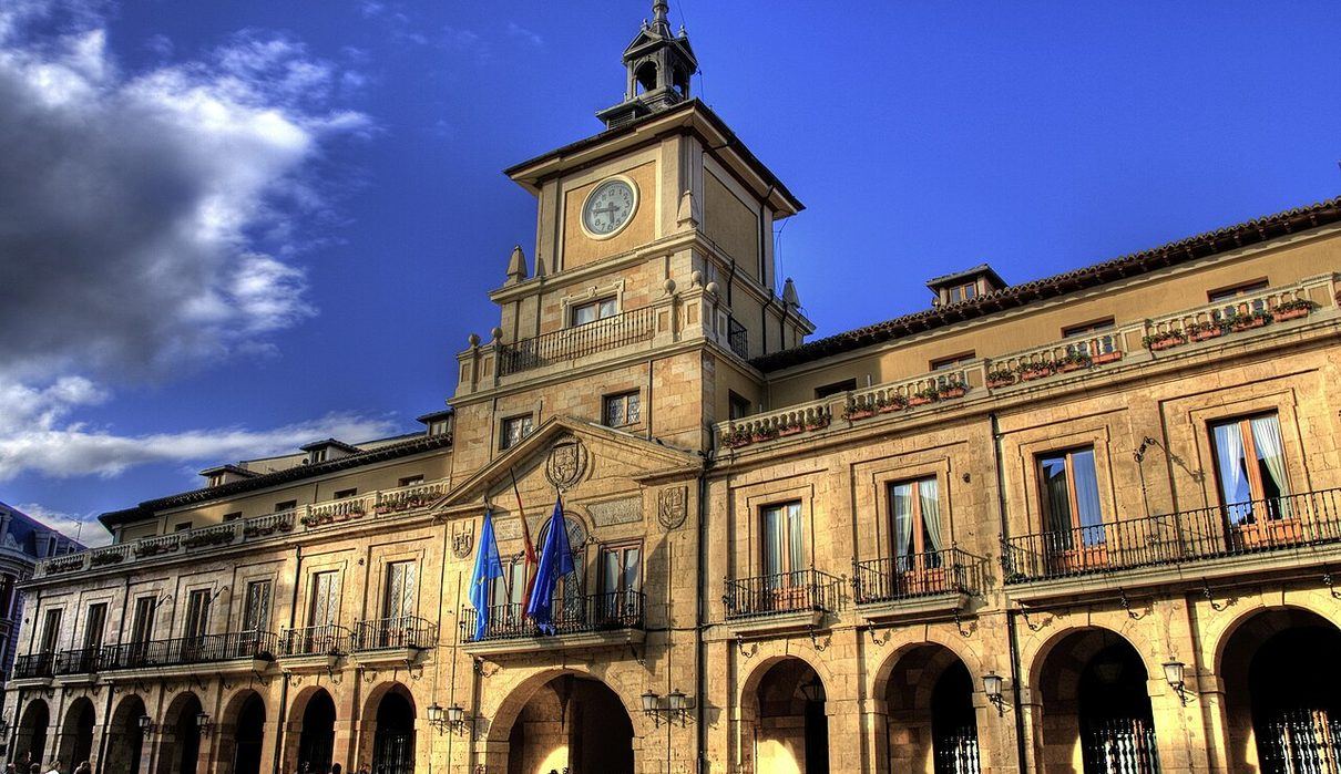 Vox planta cara al PP en Oviedo: «Congelar los impuestos después de subirlos no es ninguna rebaja»