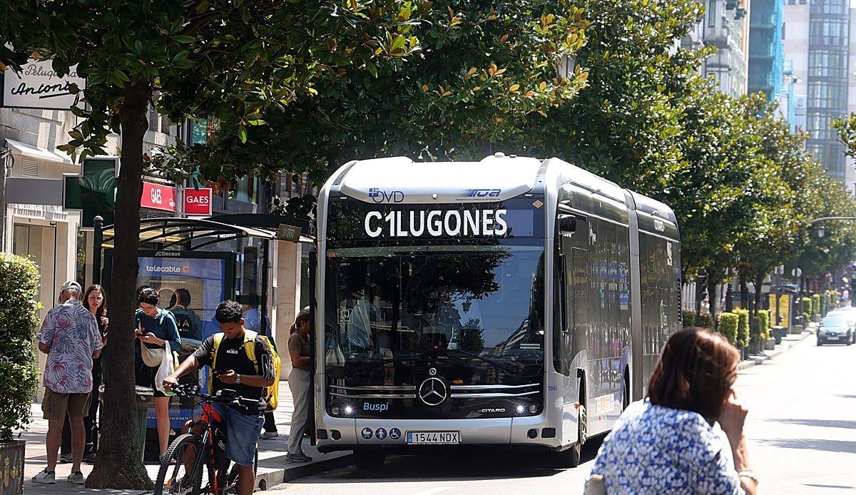 El Ayuntamiento de Oviedo defiende el nuevo mapa del TUA pese a las críticas vecinales y anuncia tres paradas inéditas en la