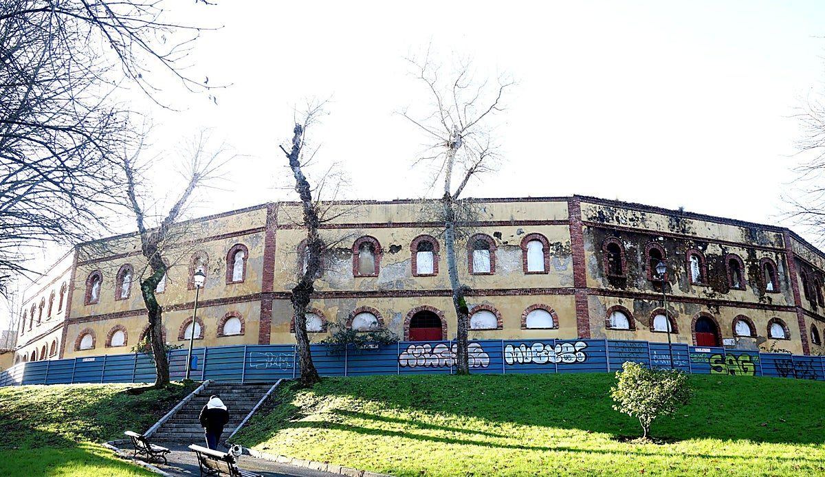 El Ayuntamiento de Oviedo descarta los toros en la plaza de Buenavista y apuesta por un gran pabellón multiusos de 9.000 loca