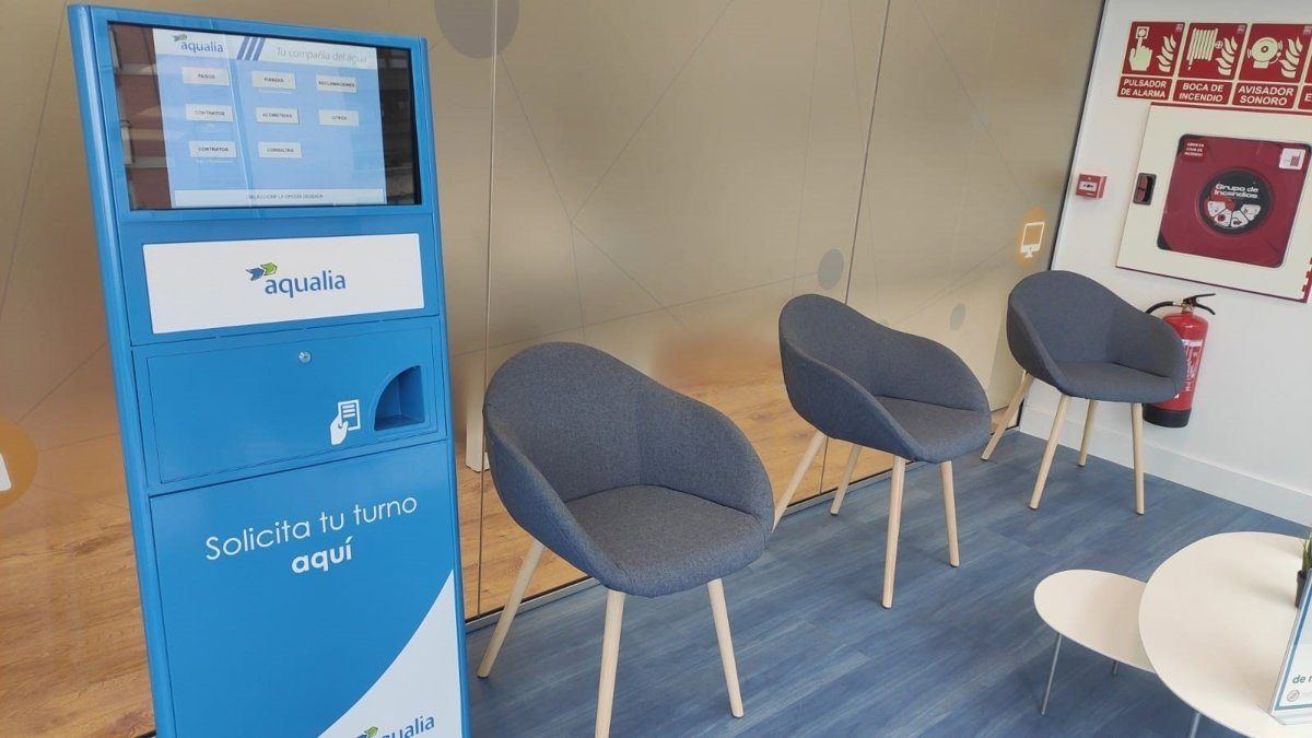 Llamazares exige respuestas urgentes al Ayuntamiento de Oviedo por fallos en el servicio de agua de Aqualia