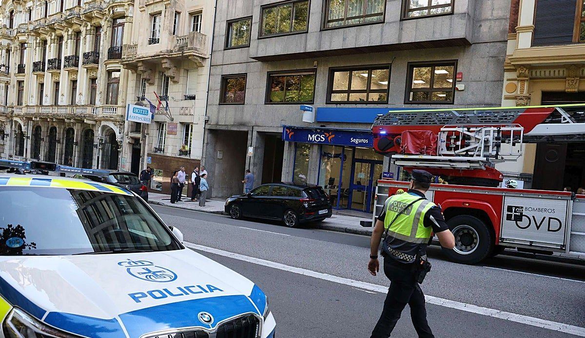 Una mujer pierde la vida al precipitarse desde su vivienda en pleno centro de Oviedo