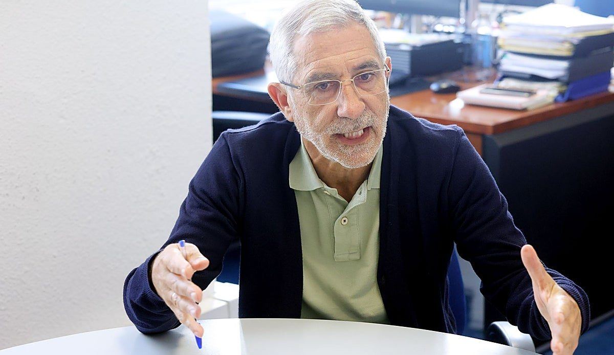 Llamazares acusa al PP de convertir San Mateo en unas fiestas "de cartón-piedra" por el hiperconsumo