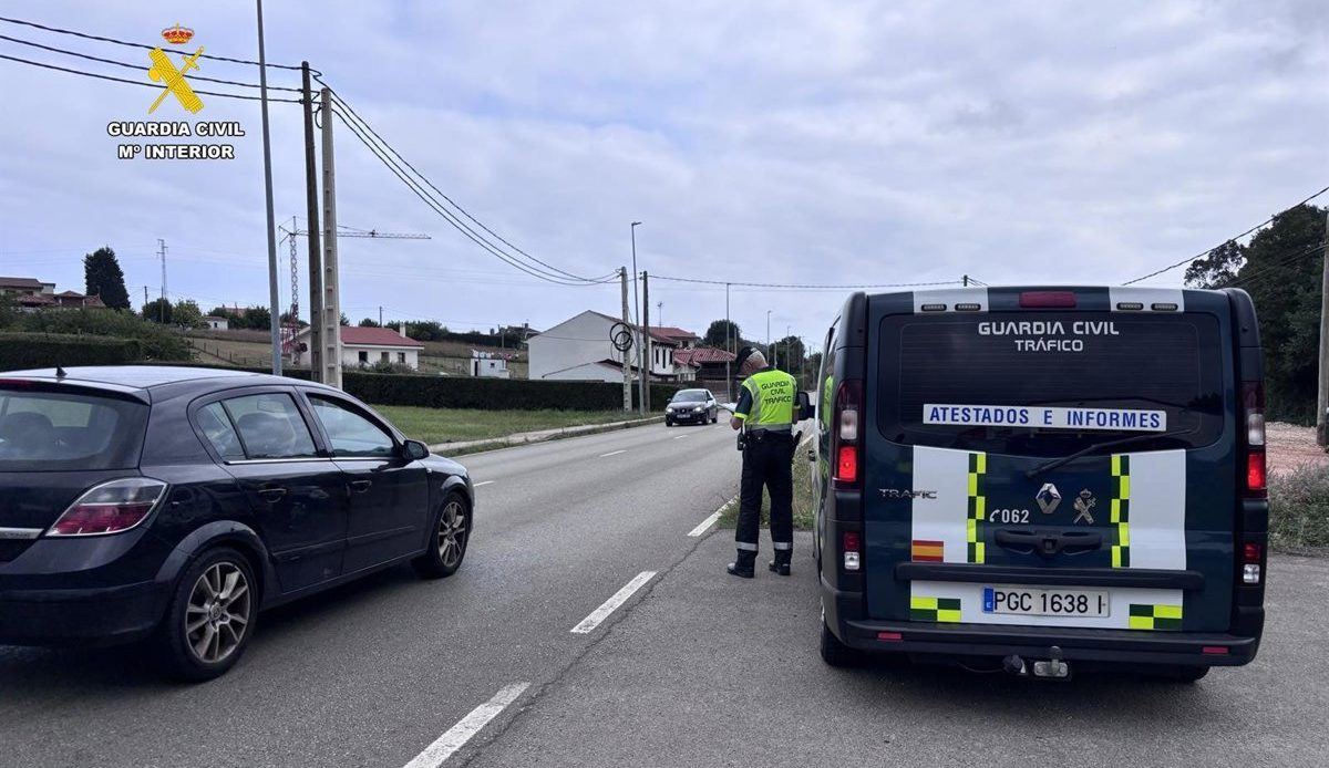 Un niño de 11 años al volante y su padre de copiloto: la Guardia Civil destapa dos casos de menores conduciendo en Asturias