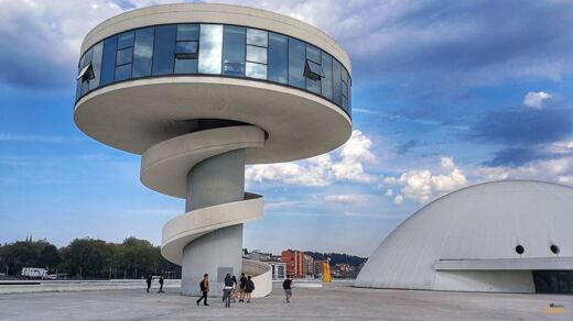 El Centro Niemeyer abre sus puertas a los robots: talleres para que los más pequeños programen el futuro