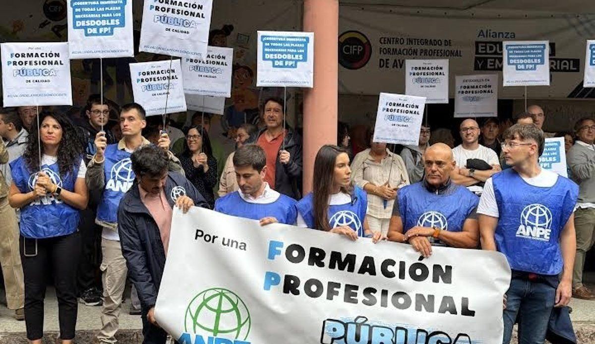El profesorado de FP sale a la calle en Avilés para exigir que se cubran las plazas docentes vacantes