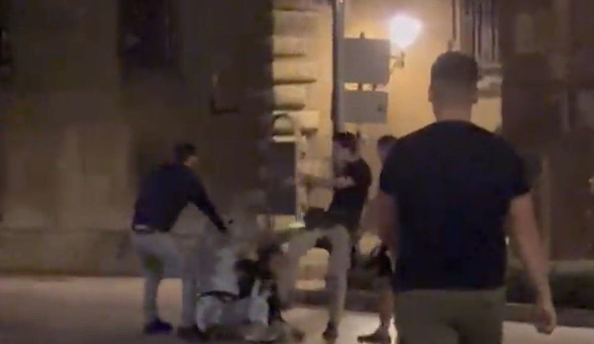 Una agresión de corte ultraderechista sacude las fiestas de San Mateo y une a la clase política de Oviedo