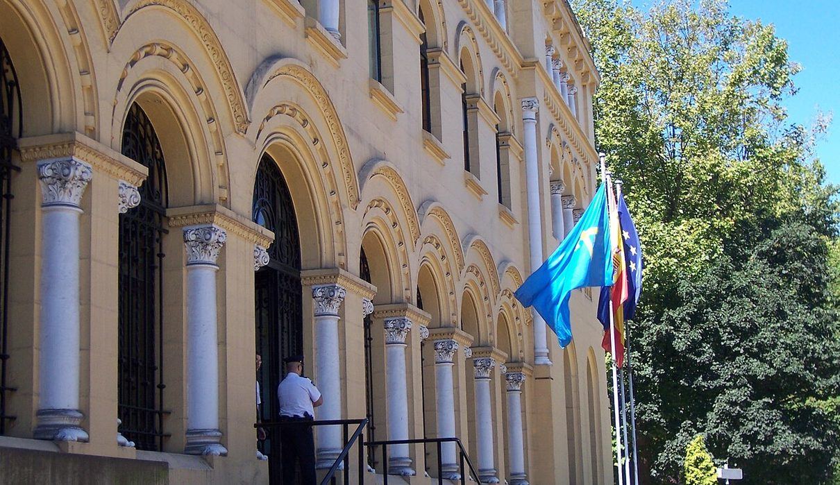 Barbón y Zapico cierran filas antes del gran debate político del martes en el parlamento asturiano