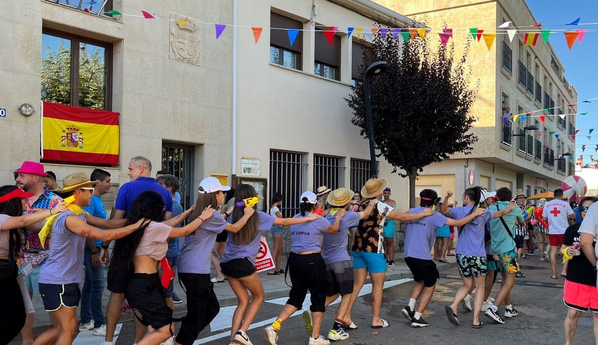 Mieza echa a andar sus Fiestas de las Madrinas con treinta peñas en la calle y un pregón que reivindica la tradición