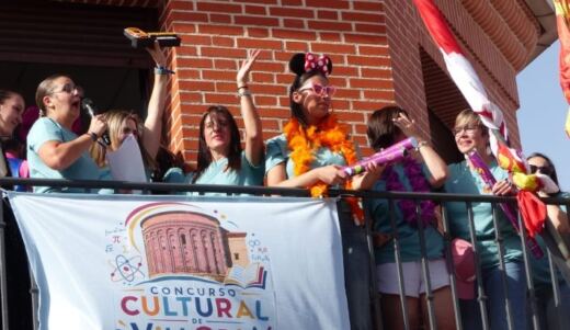 Treinta y cinco años de pueblo: el Concurso Cultural recibe el mayor homenaje de Villoria desde el balcón del Ayuntamiento