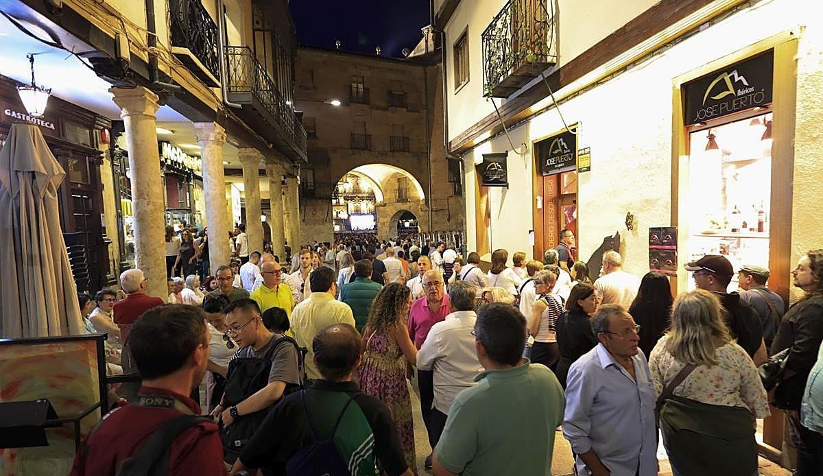 La Plaza Mayor de Salamanca estrena sus nuevas cámaras inteligentes en las Ferias y Fiestas con capacidad para contar a 20.00