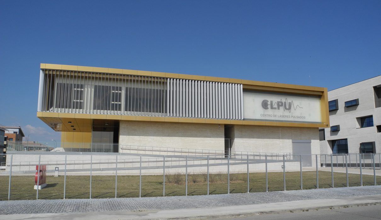 El potente láser de Villamayor abre sus puertas a científicos de todo el mundo para investigar contra el cáncer y por la ener