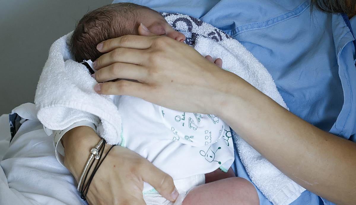 Villarino de los Aires aumenta a 2.000 euros su ayuda por nacimiento y permite reclamar la diferencia a familias desde 2016