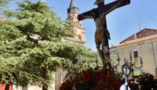 Peñaranda se vuelca con el Cristo de San Luis en una procesión que llenó las calles de emoción y devoción