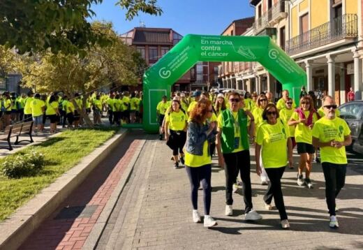 Cientos de vecinos de Peñaranda recorren ocho kilómetros para plantar cara al cáncer