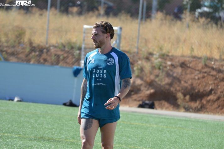 Diego Caballo se estrena en los entrenamientos de Unionistas mientras Medina ya trabaja los cambios para el sábado