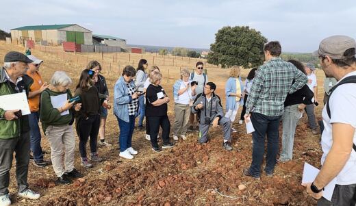 El IRNASA lleva a Salamaq talleres de abejas, plantas silvestres y herramientas para el agricultor del futuro