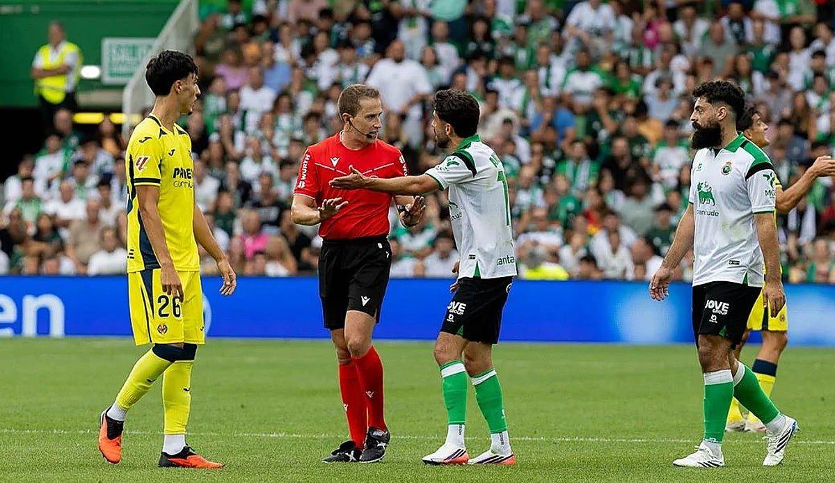 El Racing, víctima del arbitraje: tres jornadas con decisiones polémicas que pudieron cambiar su temporada