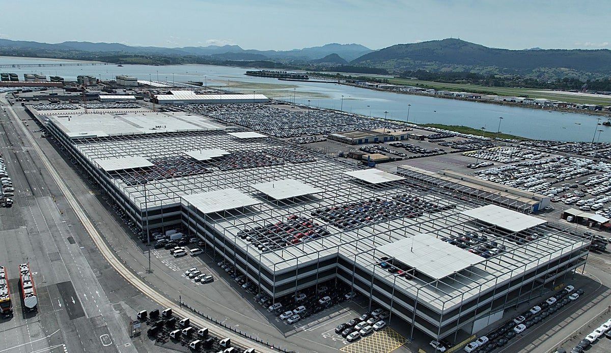 El Puerto de Santander estrena la segunda fase de su gigantesco silo de coches y ya tiene más de 9.300 plazas