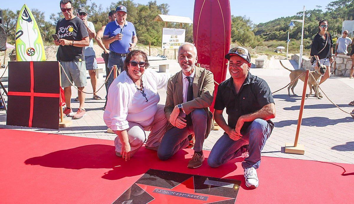 El pionero del surf español que empezó en una caseta y acaba con su nombre en el asfalto de Somo