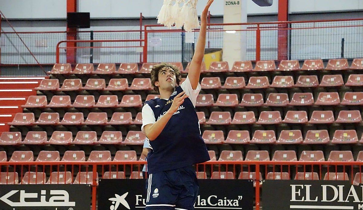 El Alega Cantabria juega su pretemporada con canastas de emergencia ante el fallo del equipamiento del Vicente Trueba