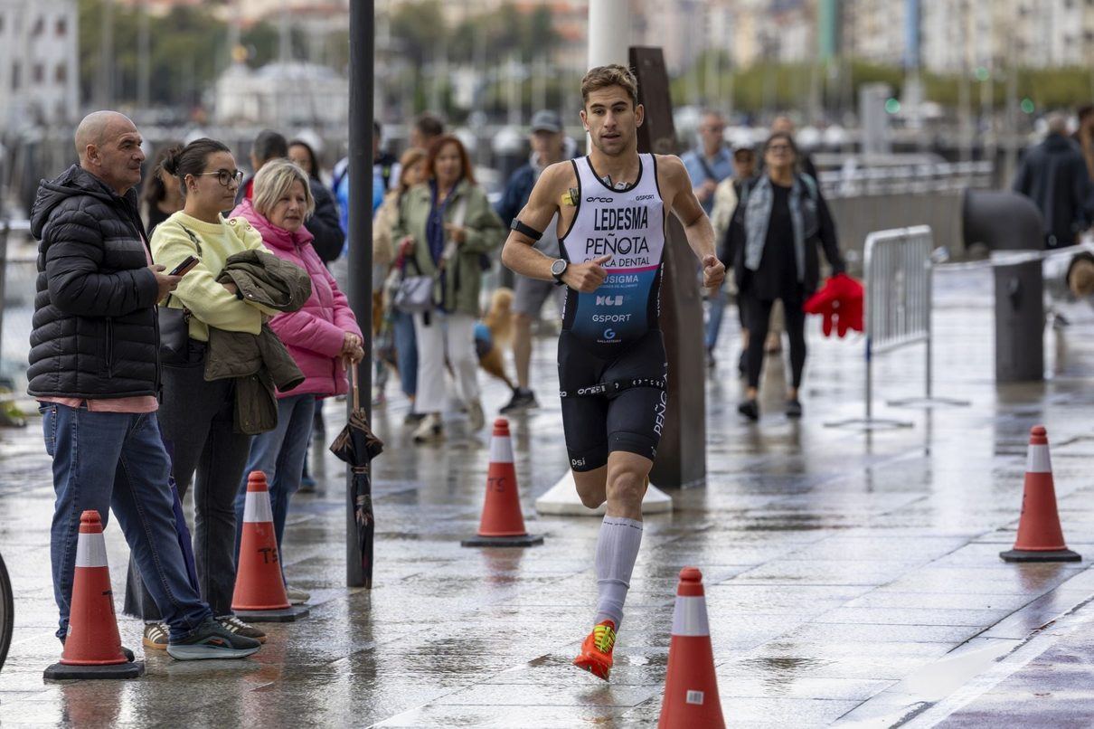 El Triatlón Ciudad de Santander toma las calles este domingo con más de 800 deportistas y cortes de tráfico en la fachada mar