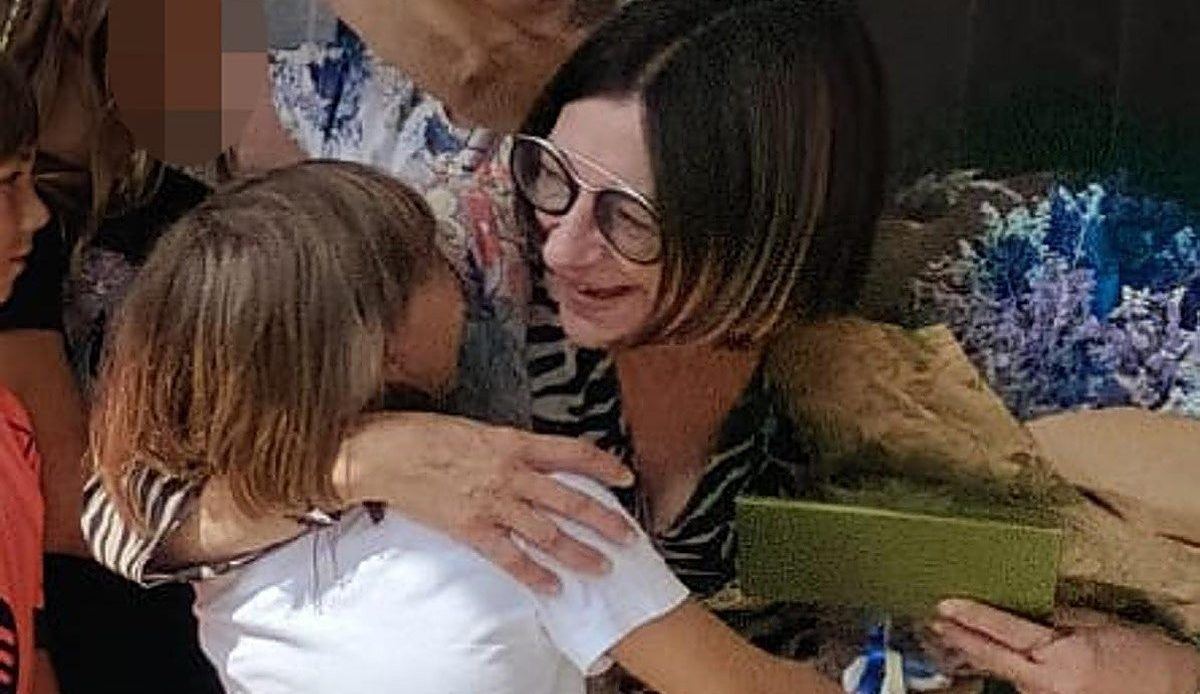 Santoña llora y aplaude a la enfermera que cuidó a varias generaciones de sus niños