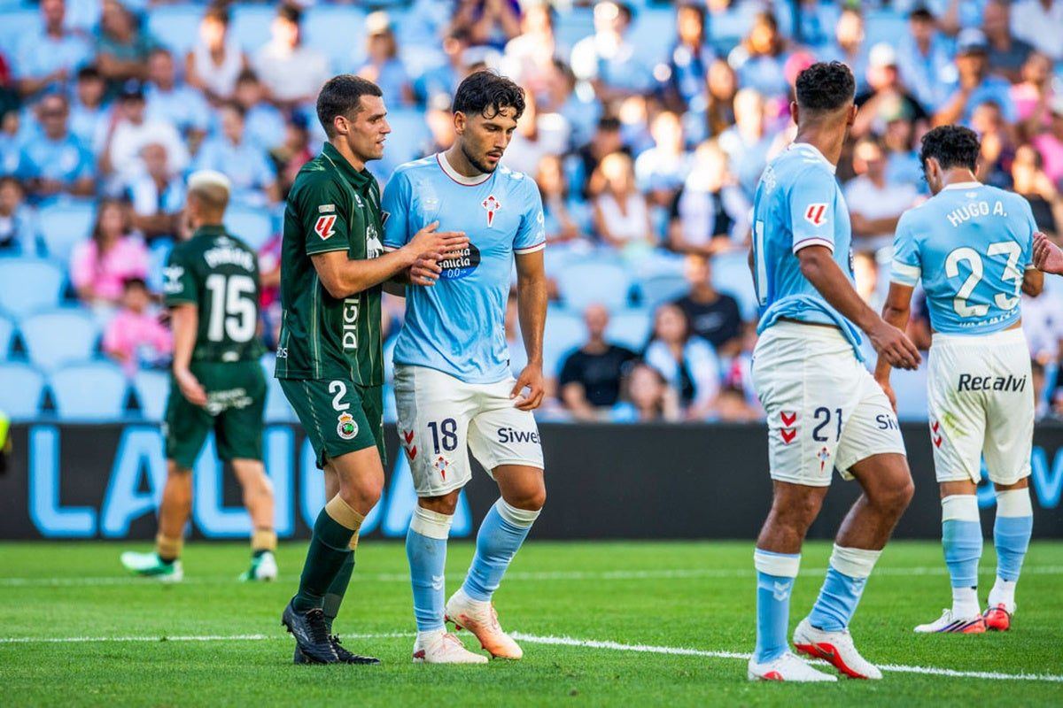 Mantilla, capitán del Racing, rompe el silencio tras el 5-0 ante el Celta: «No podemos recibir estos goles»