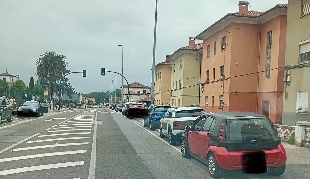 Barreda exige al Ayuntamiento de Torrelavega que compre una parcela para acabar con el caos de aparcamiento escolar
