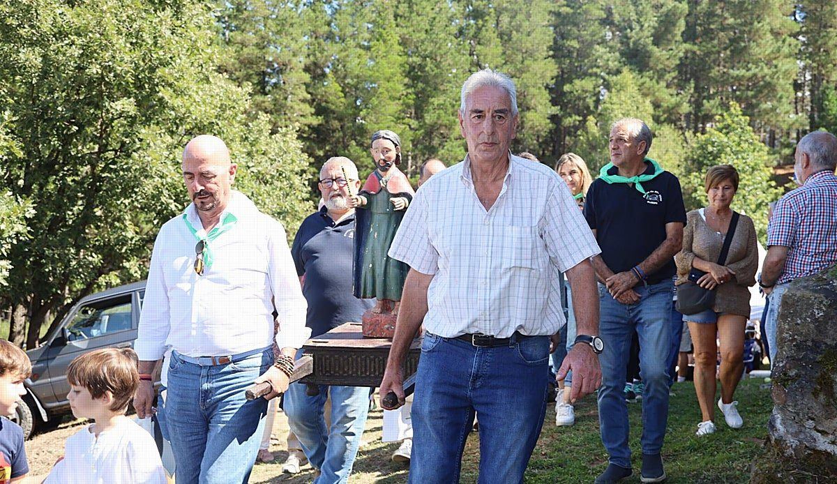 La ermita de San Tirso reunió a cientos de romeros en una jornada festiva inolvidable en Ojedo