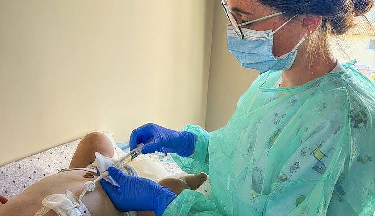 Un año de pediatría en casa: Valdecilla ha atendido a 122 niños en sus domicilios sin que pisaran planta