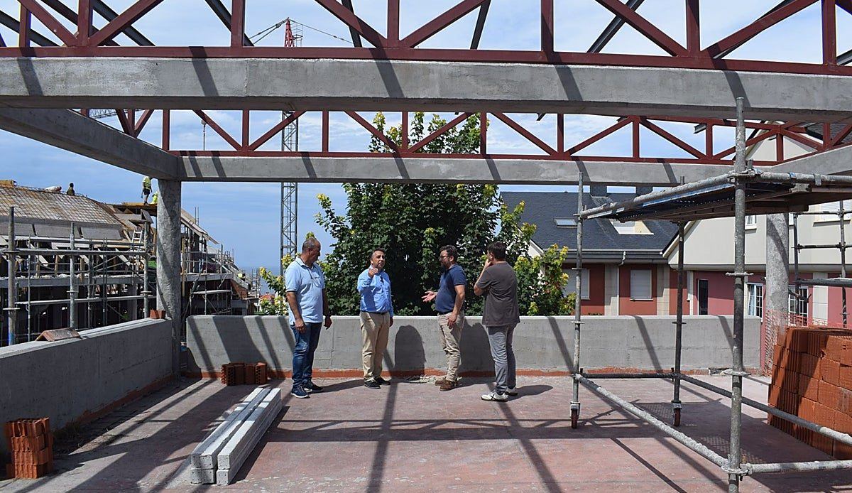 Piélagos transforma una terraza abandonada en Liencres en una sala con vistas al mar por 273.000 euros