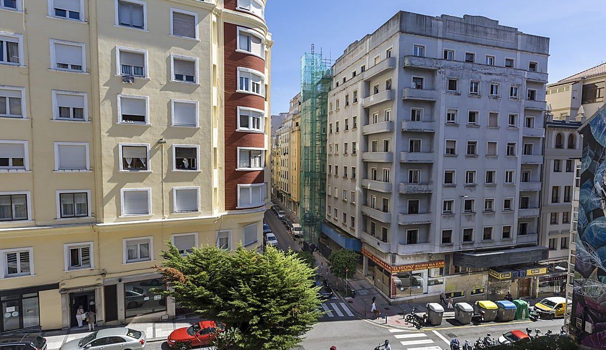 Los vecinos del edificio desalojado en Santa Clara se quedan sin casa durante al menos tres meses más
