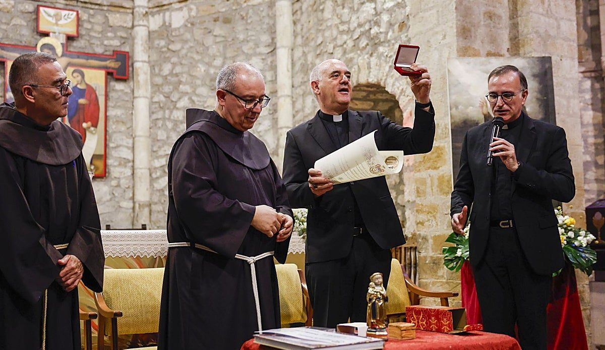 El monasterio de Santo Toribio de Liébana se hermana con la basílica del Santo Sepulcro de Jerusalén en un acto histórico par