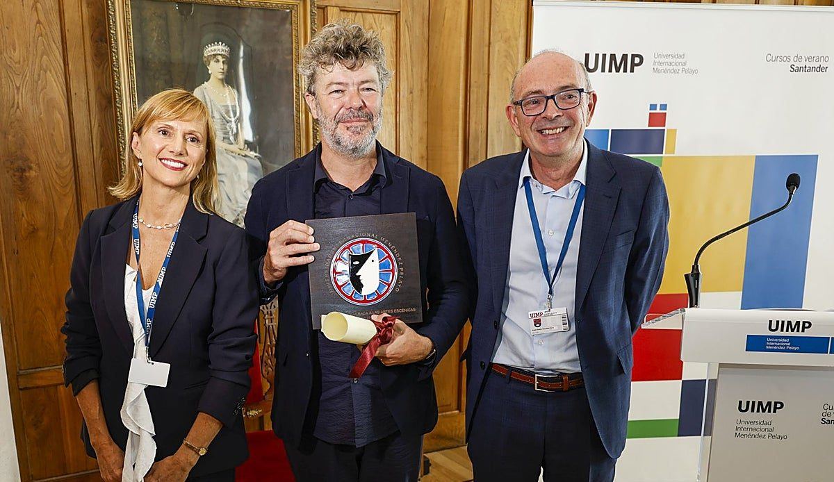 El director Pablo Heras-Casado recibe en La Magdalena el premio más teatral de la UIMP antes de clausurar el FIS con Wagner