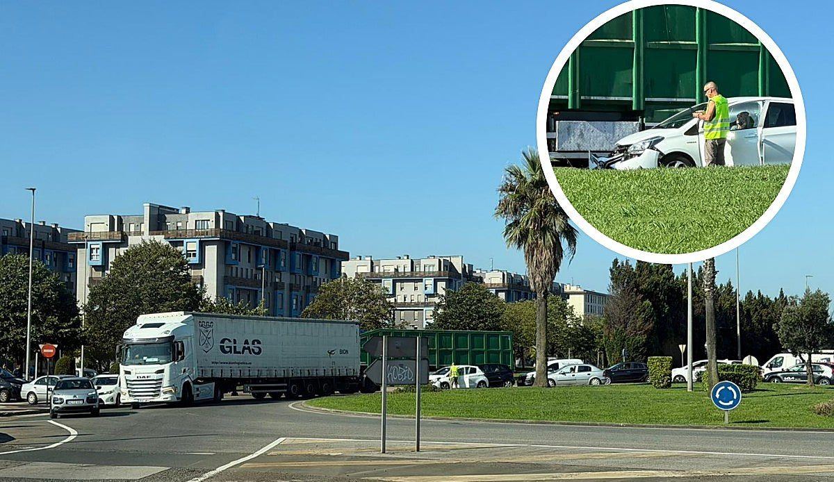 Un camión y un turismo colapsan durante dos horas la rotonda de El Corte Inglés de Santander