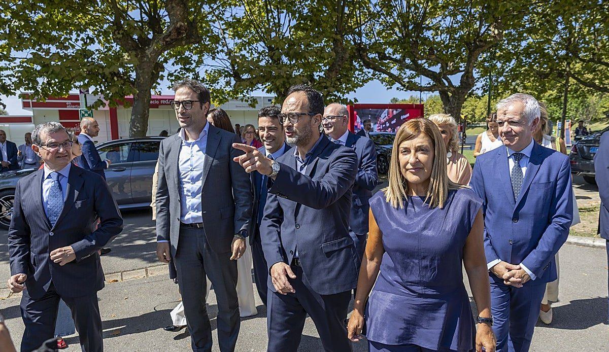 Buruaga exige al Gobierno central que desbloquee el mayor proyecto de inversión privada de la historia de Cantabria