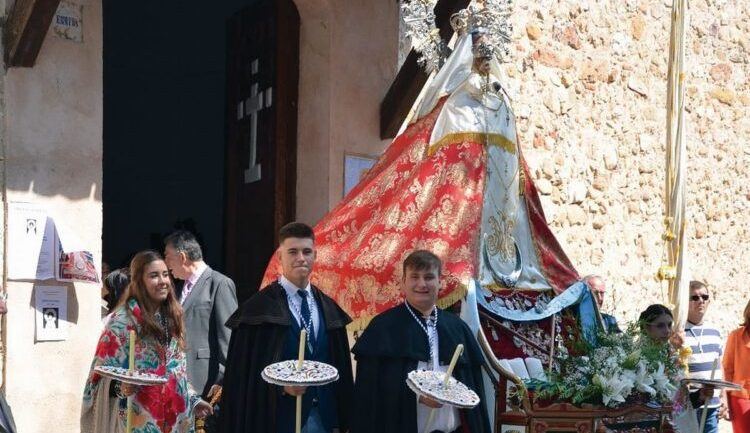 Las rosquillas gigantes de Escalona del Prado llevan casi 350 años honrando a su Virgen