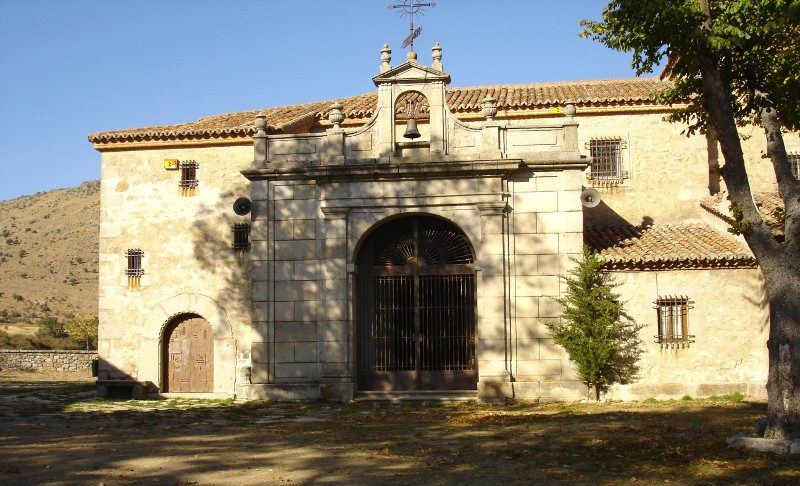 El Cristo del Caloco regresa a su ermita entre romeros, jotas y la traca que cierra las fiestas de El Espinar