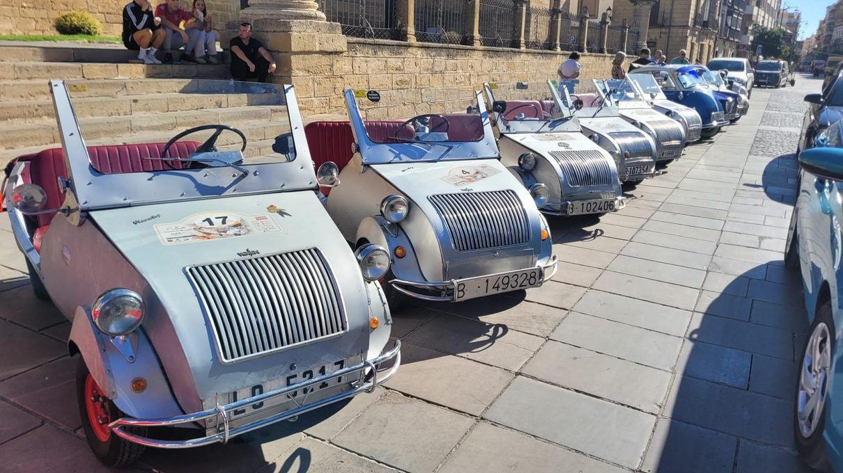 Segovia se convierte en escaparate de los microcoches más entrañables de la historia del automóvil